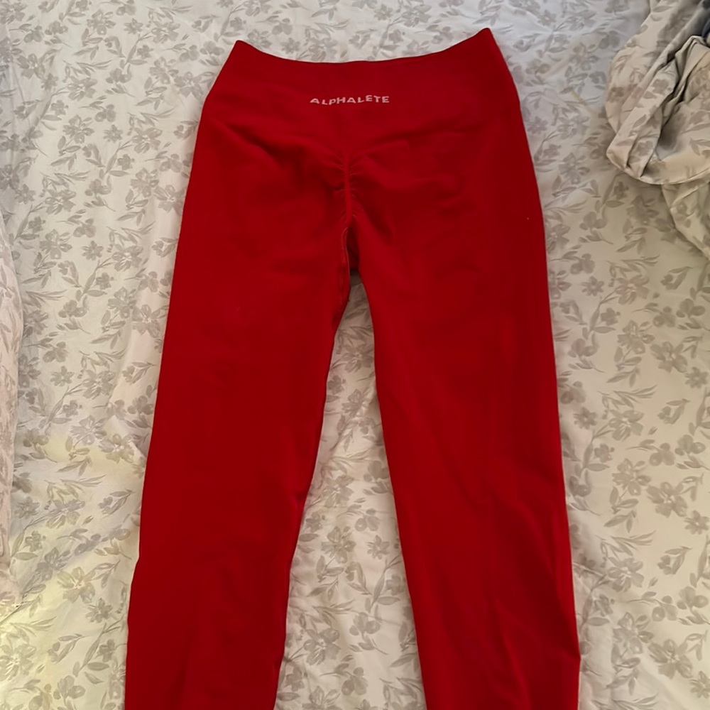 Alphalete amplify leggings in formula red